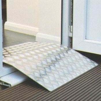 Алюминиевый перекатной пандус 70х60 см фото 1457